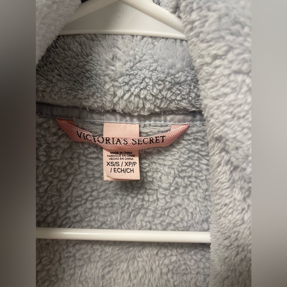 Victoria’s Secret Robe - Picture 4 of 4